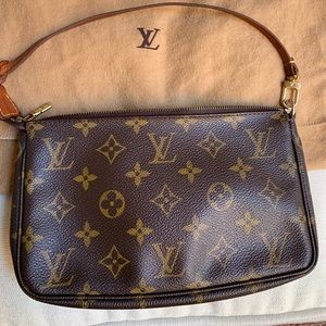 Authentic Louis Vuitton pochette.